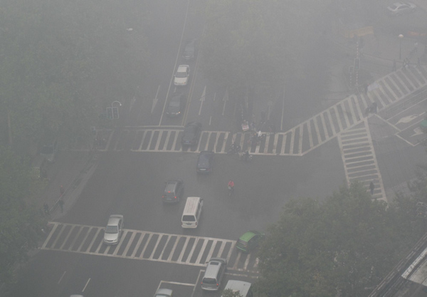 Dense fog shrouds E China
