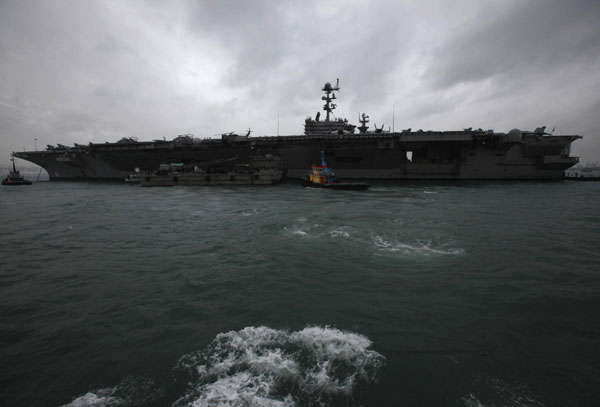 US aircraft carrier pulls in Hong Kong