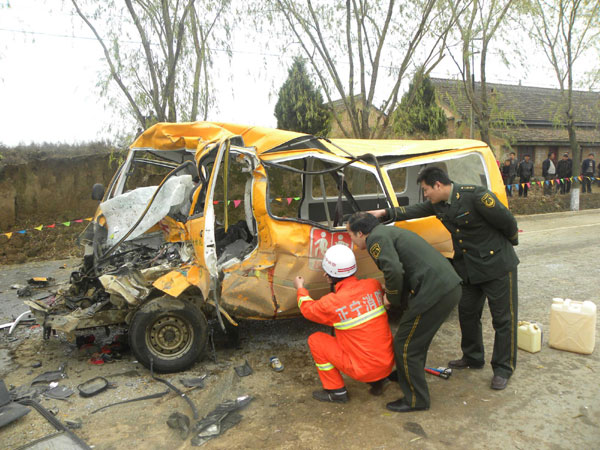School bus accident kills 20 in NW China