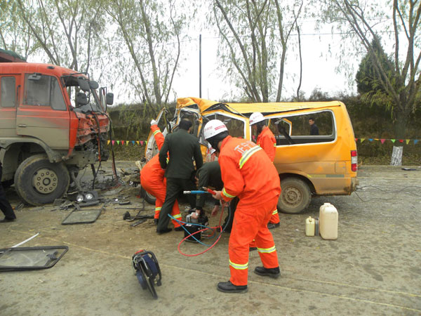 School bus accident kills 20 in NW China