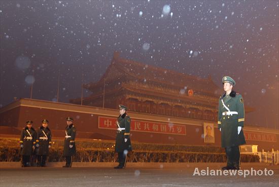 Season's first snow falls in Beijing