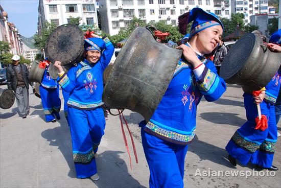 500 copper drums in one S China festival