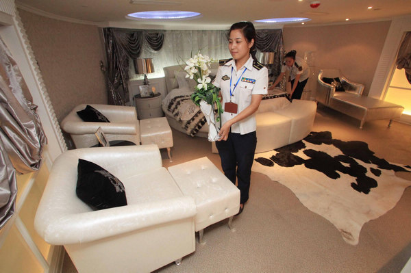 World's 1st hotel on aircraft carrier to open