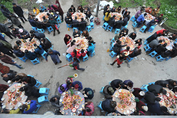 1,000 flock for blessing at 110th birthday feast