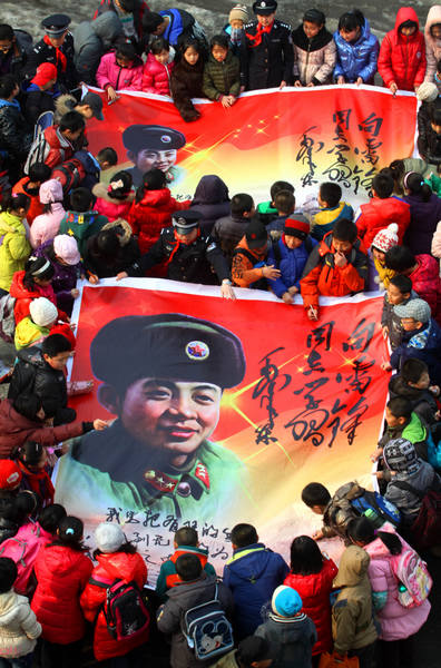 Lei Feng continues to lead by heroic example