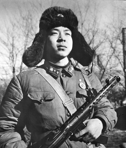 Lei Feng continues to lead by heroic example