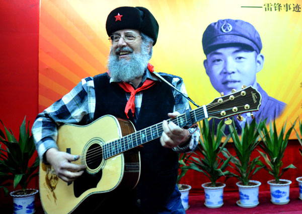 American singer’s Lei Feng dedication