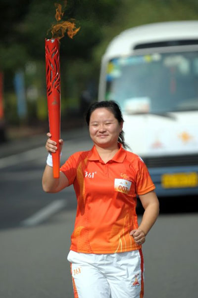 Chinese rural teacher to carry London Olympic torch