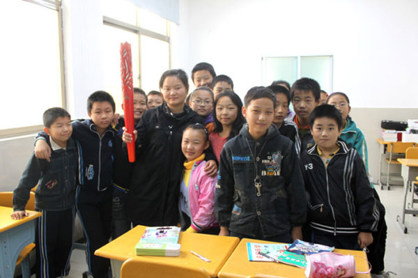 Chinese rural teacher to carry London Olympic torch