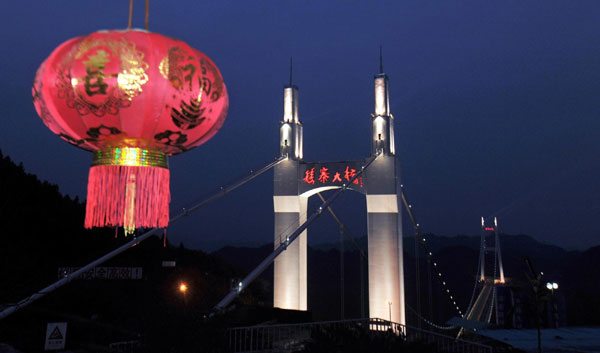 Grand suspension bridge opens to traffic