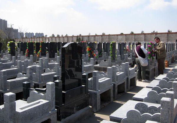 Costs of burial plots on the rise in Beijing