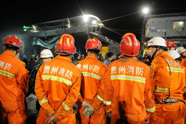 11 trapped in flooded colliery in SW China