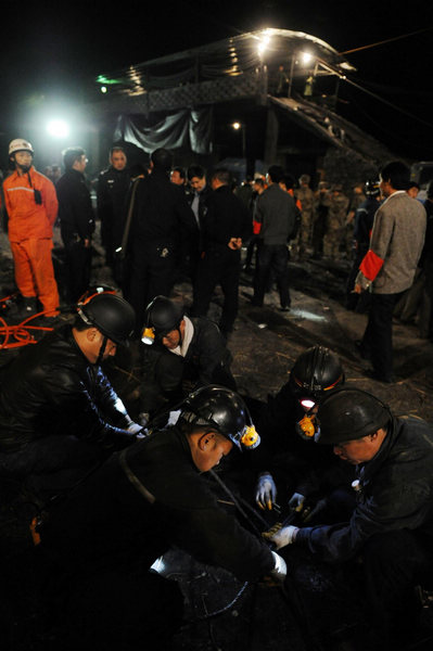 11 trapped in flooded colliery in SW China