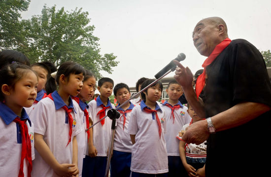 Pupils feel charm of Intangible Cultural Heritage