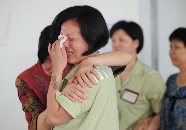 Inmates get hugs from moms on special day