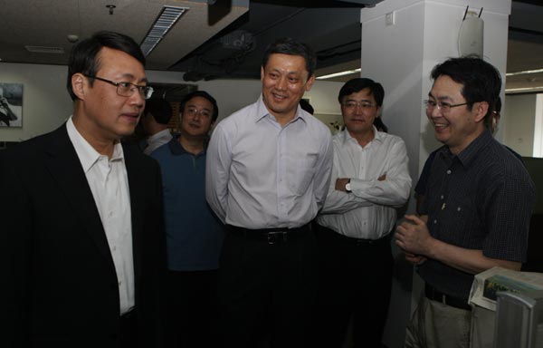 Ministry-level officials visit China Daily