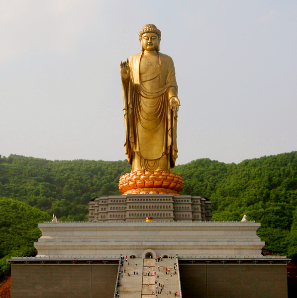 Hug the foot of Buddha statue ahend of <EM>gaokao</EM>