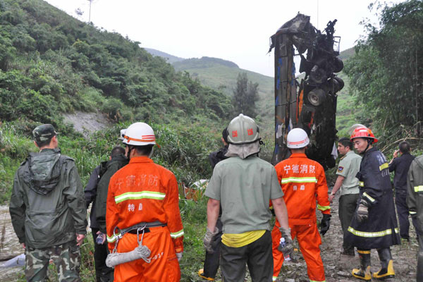 Bus plunge kills 17 in E China