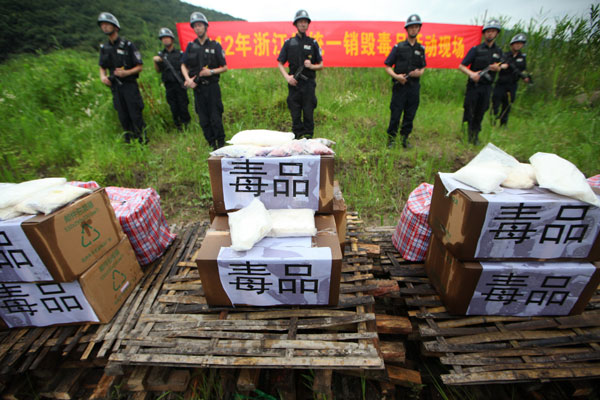 Police in E China seize and destroy drugs