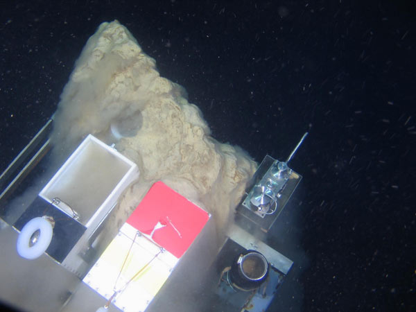 China's manned submersible Jiaolong has successfully completed its program of deep sea dives, with a sixth and final dive to 7,000 meters in the Mariana Trench in the Pacific Ocean on Saturday. Trial dives of <EM>Jiaolong</EM> achieves great success