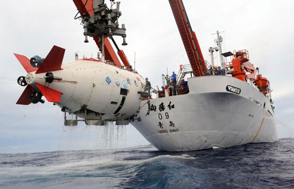 China's manned submersible Jiaolong has successfully completed its program of deep sea dives, with a sixth and final dive to 7,000 meters in the Mariana Trench in the Pacific Ocean on Saturday. Trial dives of <EM>Jiaolong</EM> achieves great success
