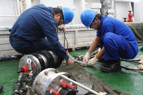 China's manned submersible Jiaolong has successfully completed its program of deep sea dives, with a sixth and final dive to 7,000 meters in the Mariana Trench in the Pacific Ocean on Saturday. Trial dives of <EM>Jiaolong</EM> achieves great success
