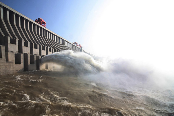 Three Gorges Dam braces for flood peak