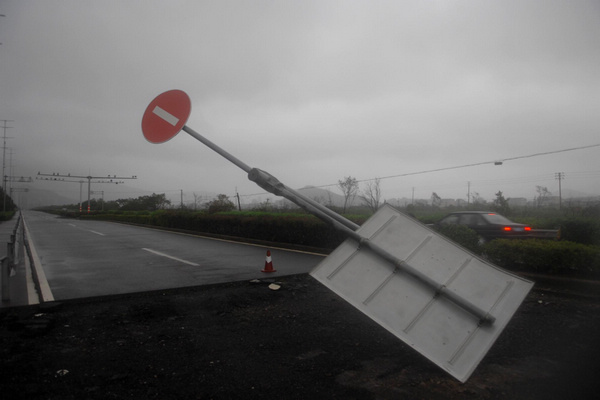 Typhoon Haikui wreaks havoc after landing
