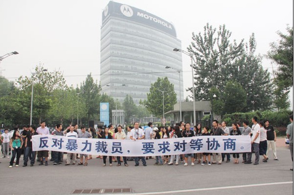 MOTO employees protest layoffs in Beijing