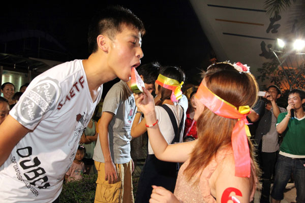 Couples celebrate as Qixi Festival approaches