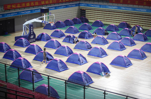 Small tents are built to offer students’ parents temporary accommodation in Tianjin University, Aug 29, 2012. Parents camp out for freshmen