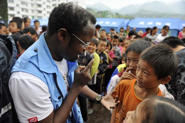 Doctor inspires others at quake site