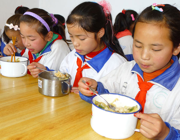 2.3m students in rural Gansu get free lunch