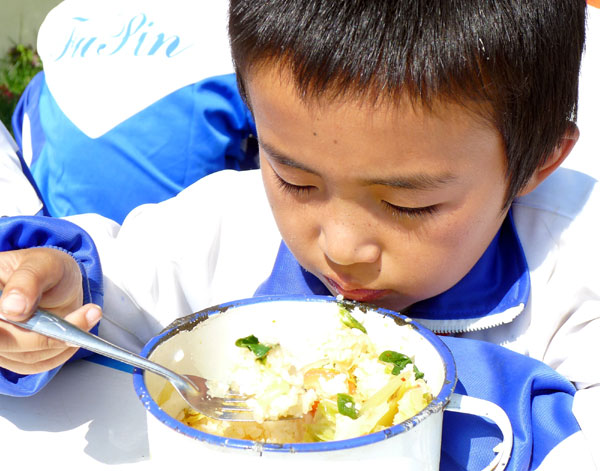 2.3m students in rural Gansu get free lunch