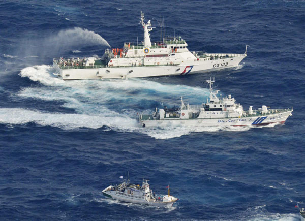 Japan fires water cannon to turn away Taiwan boats