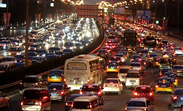Beijing traffic slows to a crawl before holidays