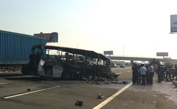 6 dead, 14 injured in bus fire near Beijing