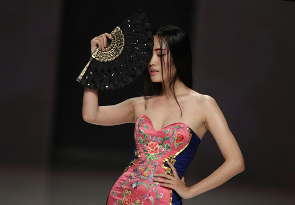 Independent designers strut onto int'l catwalks