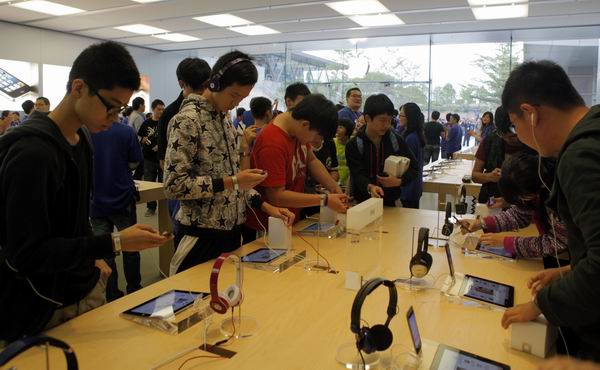 iPhone 5 on shelf, Apple still highly sought after
