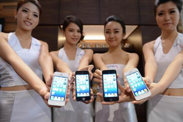 iPhone 5 on shelf, Apple still highly sought after