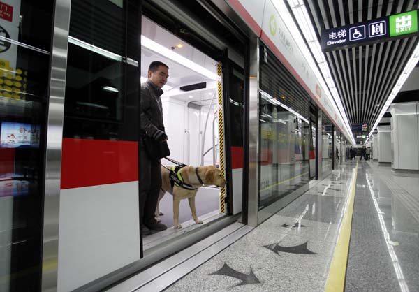 Hangzhou subway welcomes its first guide dog