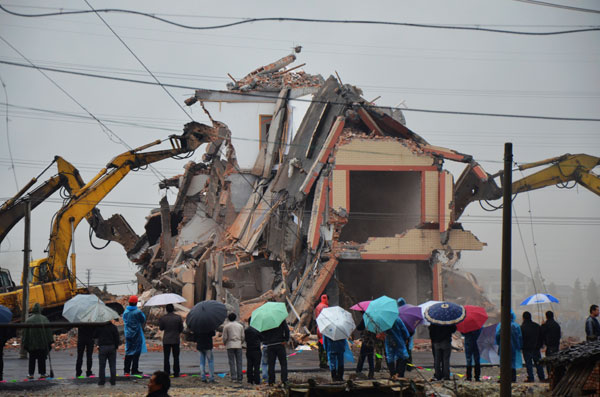 Last house standing goes down in E China