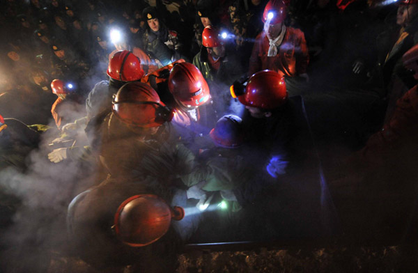 4 miners rescued after being trapped for 5 days