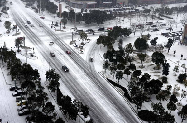 Snow disrupts traffic in E China