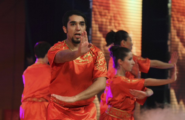 Foreign students stage <EM>Kung fu</EM> show for New Year reception