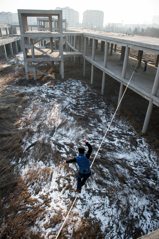 Dizzy trend of tightrope walking