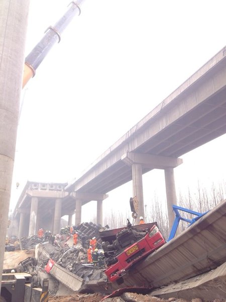 Five dead after bridge collapses in China