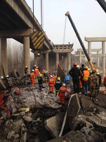 Five dead after bridge collapses in China