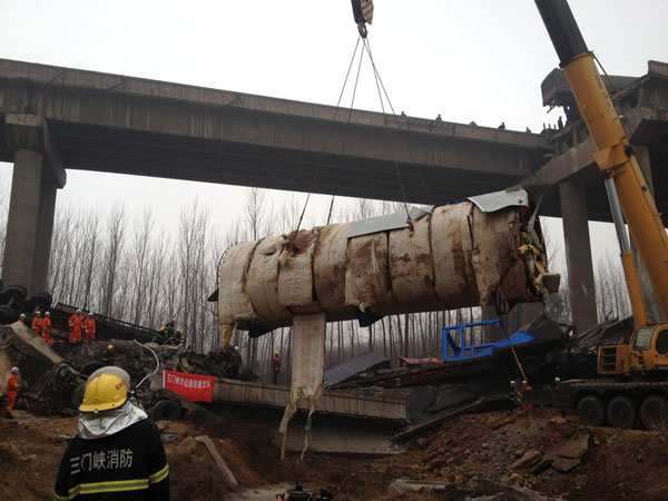 Five dead after bridge collapses in China