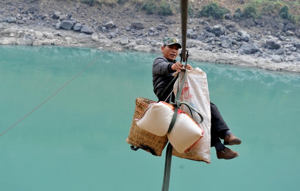 Zip-lines: transportation along Nujiang River